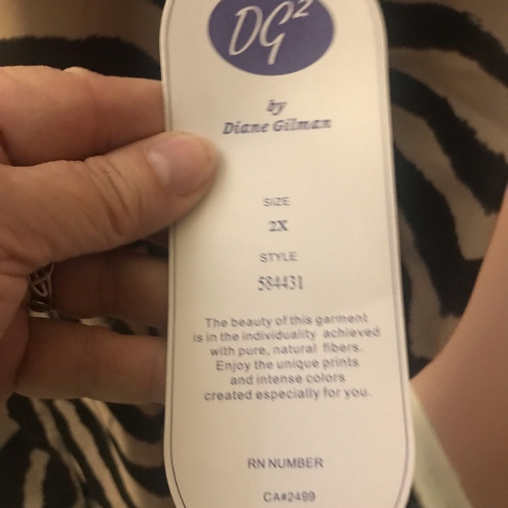 ⭐️Host pick⭐️DG2 animal print dress  with hidden front button closure - Picture 5 of 9